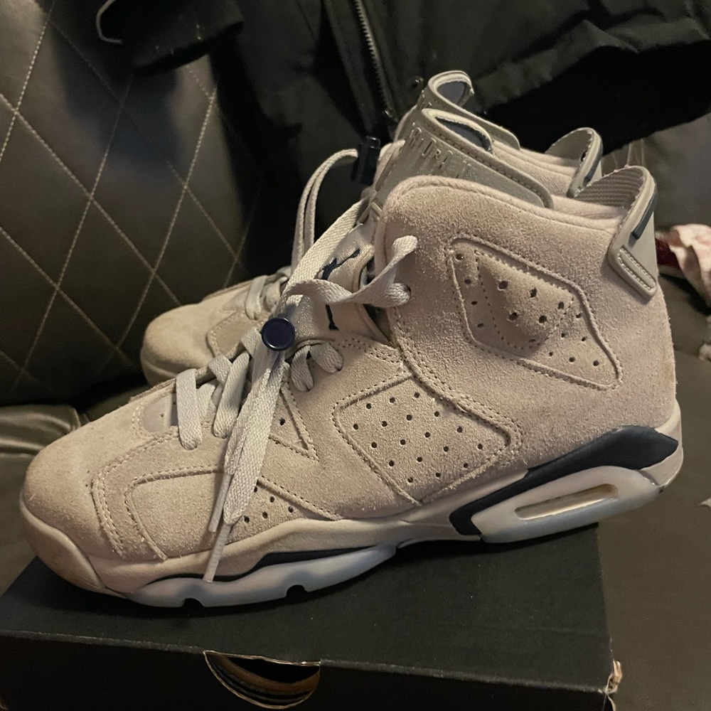 Magnet Colllege Navy Air Jordan 6 in great condition